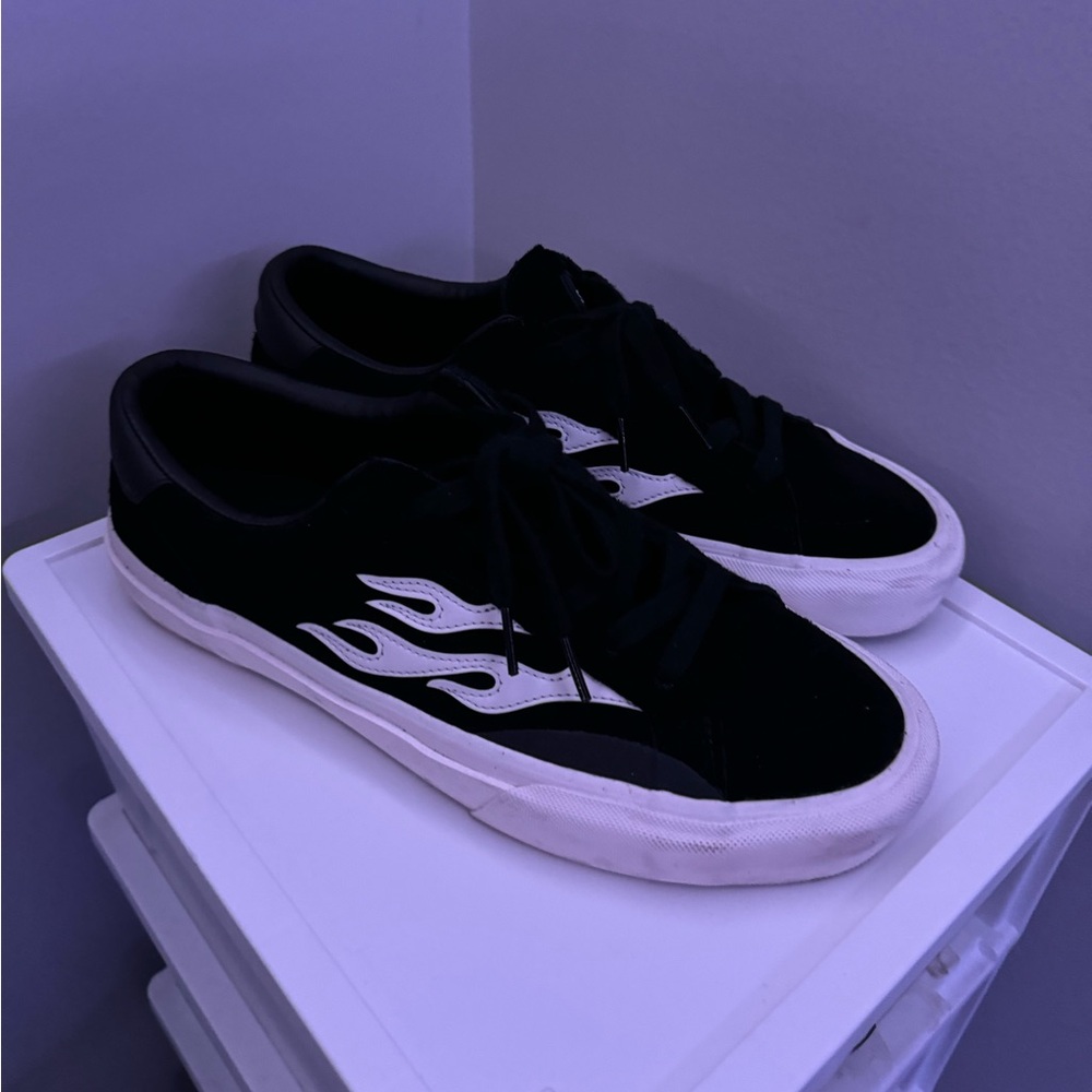 Straye Logan skate shoes